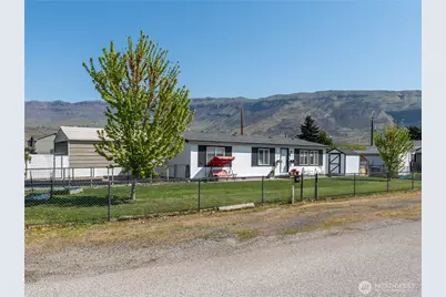 105 3rd Street SW, Rock Island, WA 98850 - Photo 1