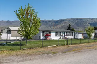 105 3rd St SW, Rock Island, WA 98850 - Photo 1