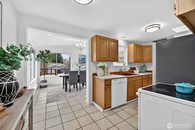 3850 49th Avenue SW, Seattle, WA 98116 - Photo 9