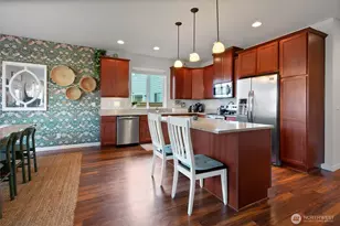 385 Bruhn Ln N, Enumclaw, WA 98022 - Photo 9