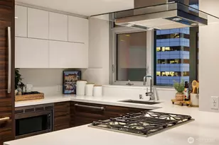 588 Bell St, Seattle, WA 98121 - Photo 9