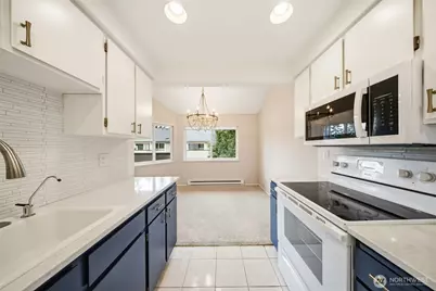 12504 NE 142nd Lane #C302, Kirkland, WA 98034 - Photo 7