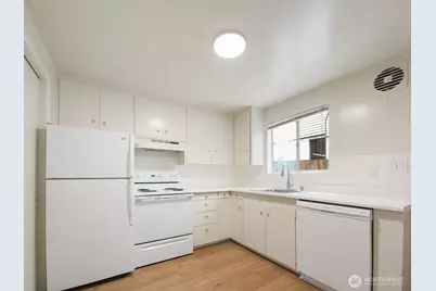 2020 Eastlake Avenue E, Seattle, WA 98102 - Photo 23