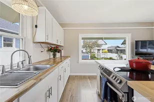 1523 7th St, Bremerton, WA 98337 - Photo 9