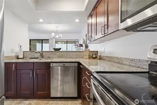 10101 SE 3rd St, Bellevue, WA 98004 - Photo 15