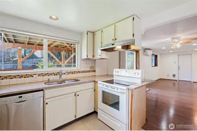 415 N 179th Place #Lower, Shoreline, WA 98133 - Photo 5