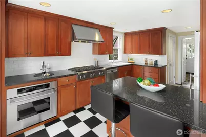 2636 Mayfair Ave N, Seattle, WA 98109 - Photo 9