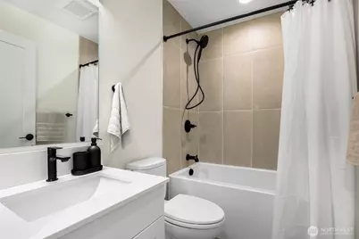 10533 C Stone Avenue N, Seattle, WA 98133 - Photo 17