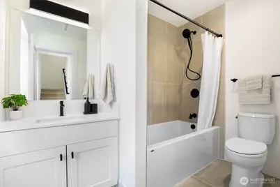 10533 C Stone Avenue N, Seattle, WA 98133 - Photo 15