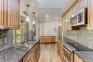 10020 SE 7th St, Bellevue, WA 98004 - Photo 9