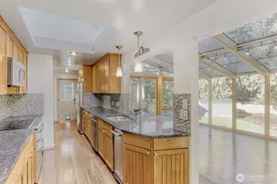 10020 SE 7th St, Bellevue, WA 98004 - Photo 7