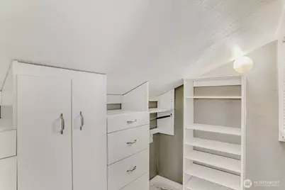 10020 SE 7th Street, Bellevue, WA 98004 - Photo 15