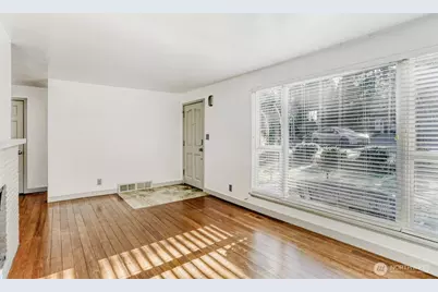 10020 SE 7th Street, Bellevue, WA 98004 - Photo 7