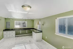 10020 SE 7th St, Bellevue, WA 98004 - Photo 11