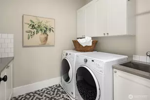 10610 NE 28th St, Bellevue, WA 98004 - Photo 29