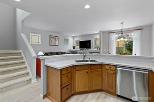 15405 35th Ave W, Lynnwood, WA 98037 - Photo 1