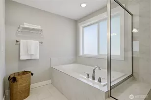 8402 121st Pl SE, Newcastle, WA 98056 - Photo 29