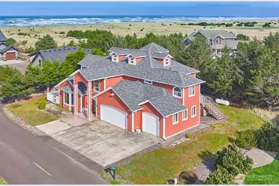 238 25th Street NW, Long Beach, WA 98631 - Photo 1