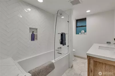 631 W Lake Sammamish Parkway NE, Bellevue, WA 98008 - Photo 25