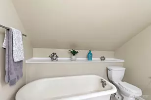 8722 Hamlet Ave S, Seattle, WA 98118 - Photo 29