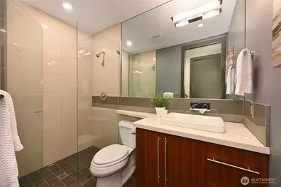 8218 2nd Avenue NE #B, Seattle, WA 98115 - Photo 23