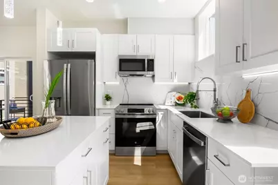 10533 E Stone Avenue N, Seattle, WA 98133 - Photo 9