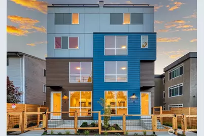 10533 E Stone Avenue N, Seattle, WA 98133 - Photo 1