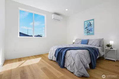 10533 E Stone Avenue N, Seattle, WA 98133 - Photo 11