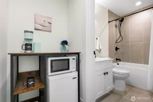 10533 E Stone Ave N, Seattle, WA 98133 - Photo 7