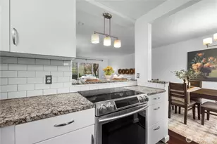 4877 Terrace Dr NE, Seattle, WA 98105 - Photo 17