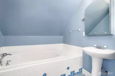 137 23rd Avenue E, Seattle, WA 98112 - Photo 33