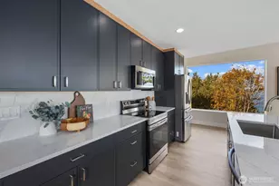 1701 41st Ave SW, Seattle, WA 98116 - Photo 17