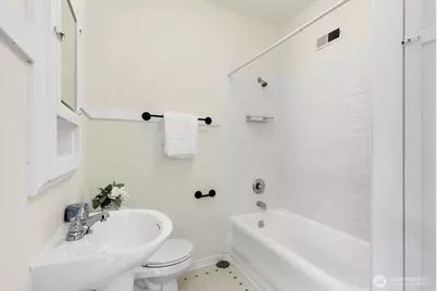 901 NE 43rd Street #306, Seattle, WA 98105 - Photo 15