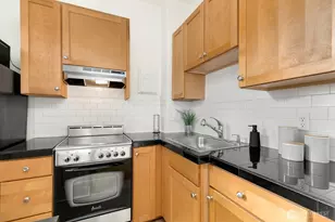 901 NE 43rd St, Seattle, WA 98105 - Photo 13