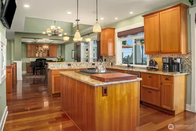 17003 Talbot Road, Edmonds, WA 98026 - Photo 11