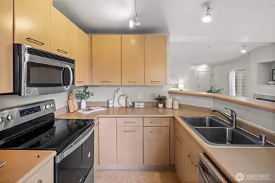 710 240th Way SE #F-301, Sammamish, WA 98074 - Photo 15