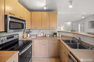 710 240th Way SE, Sammamish, WA 98074 - Photo 15