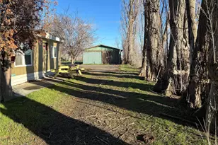 2284 W Rainier Rd, Othello, WA 99344 - Photo 5