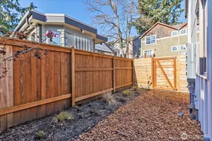 12044 Hiram Pl NE, Seattle, WA 98125 - Photo 21
