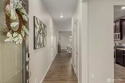 413 Becky Avenue E, Enumclaw, WA 98022 - Photo 3