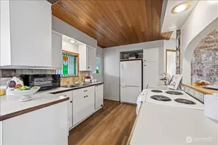 203 17th St NW, Puyallup, WA 98371 - Photo 9