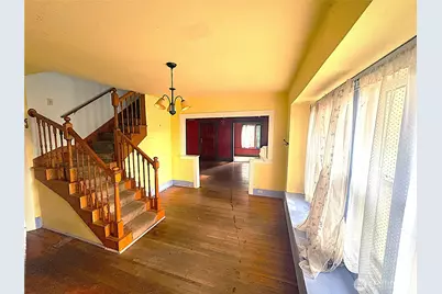 10733 Interlake Avenue N, Seattle, WA 98133 - Photo 5