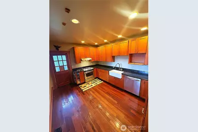 10733 Interlake Avenue N, Seattle, WA 98133 - Photo 7