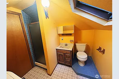 10733 Interlake Avenue N, Seattle, WA 98133 - Photo 11