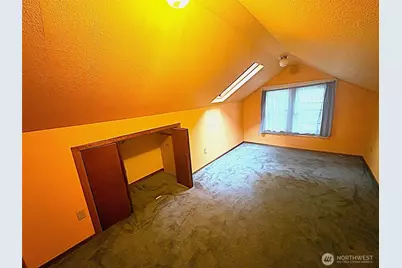 10733 Interlake Avenue N, Seattle, WA 98133 - Photo 13