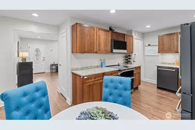 8250 Corliss Avenue N, Seattle, WA 98103 - Photo 5