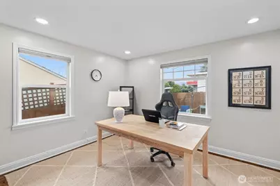 8250 Corliss Avenue N, Seattle, WA 98103 - Photo 7