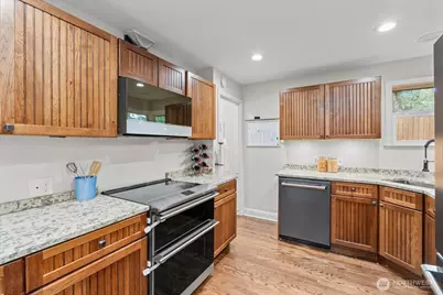 8250 Corliss Avenue N, Seattle, WA 98103 - Photo 5