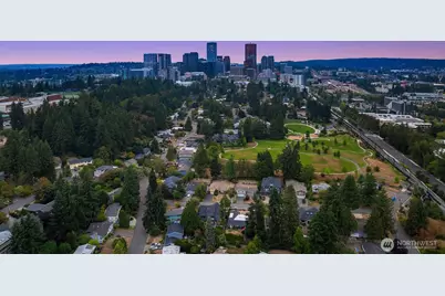 909 110th Avenue SE, Bellevue, WA 98004 - Photo 35