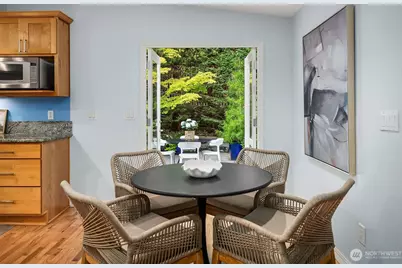 909 110th Avenue SE, Bellevue, WA 98004 - Photo 11